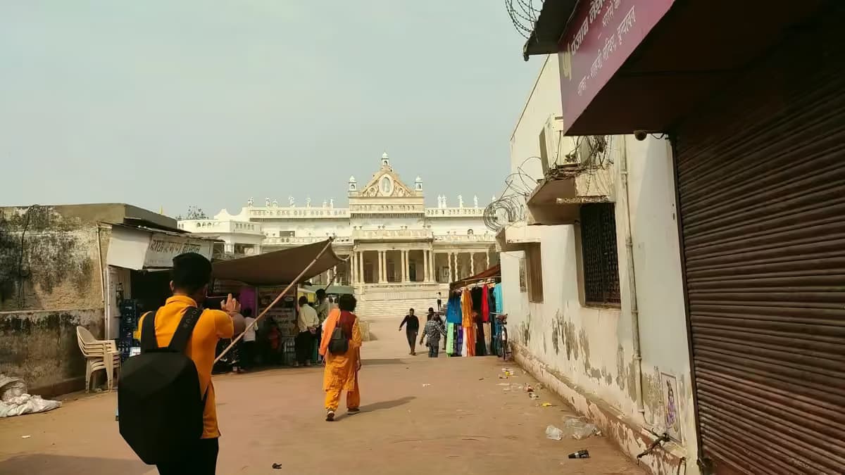 Shahji Mandir (Twisted Marble Pillars & Basanti Kamra) in Vrindavan, Mathura Braj Bhoomi - Real Darshan Photograph