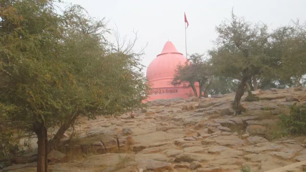 Shri Dauji Mandir (Balarama Seat of Braj) - Real Mandir Darshan & Architecture Photo Shri Dauji Mandir (Balarama Seat of Braj) in Baldeo, Mathura Braj Bhoomi - Real Darshan Photograph